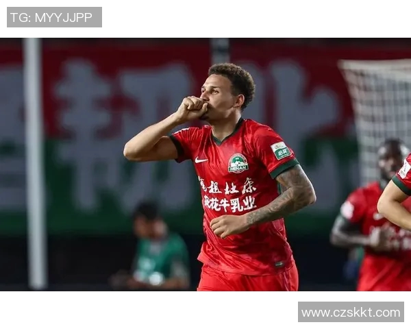 一方与权健激战正酣争夺中超联赛关键三分的精彩对决 一方与权健激战正酣争夺中超联赛关键三分的精彩对决