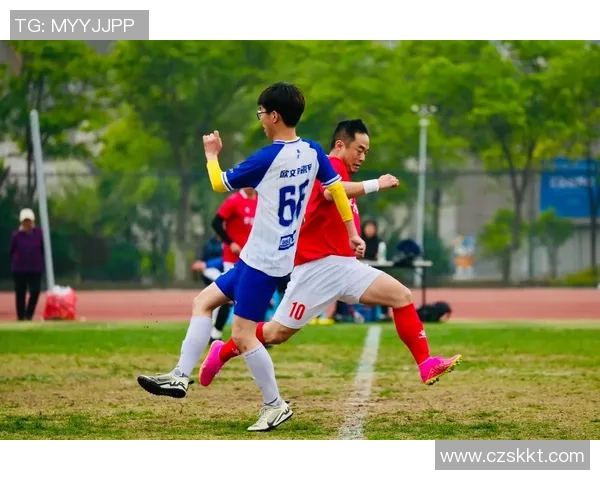 现在是否有足球比赛正在进行直播让我们一起关注比赛的精彩瞬间